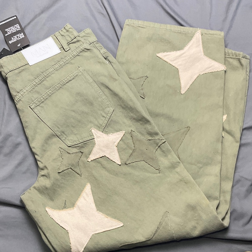 Boohoo Star Patch Relaxed Jeans - Khaki - Picture 6 of 7